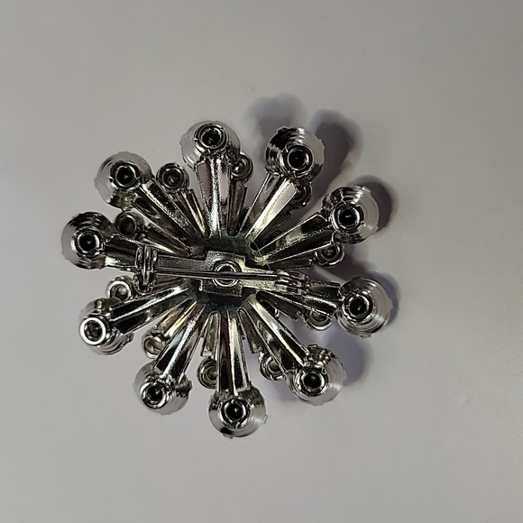Vintage starburst Swavarski crystal sweater brooch - Picture 2 of 2